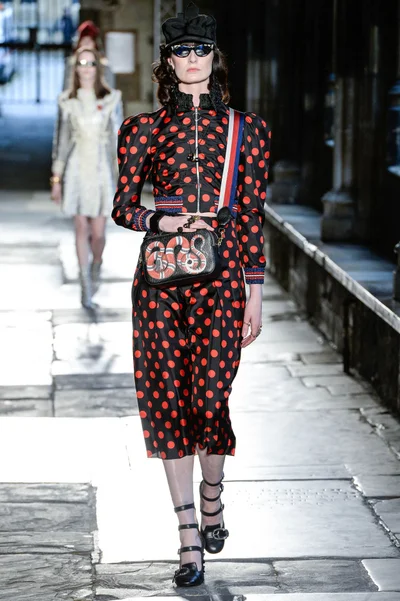 Look 29